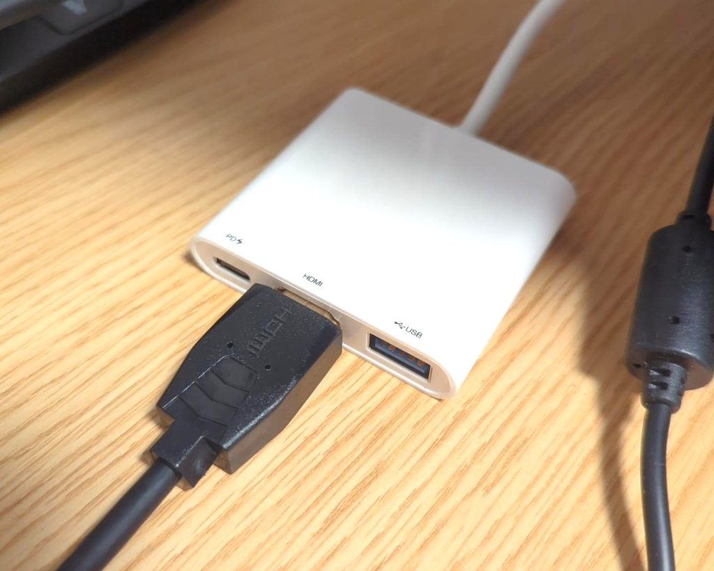 ハブ＋HDMIケーブルの接続部分だけを撮影