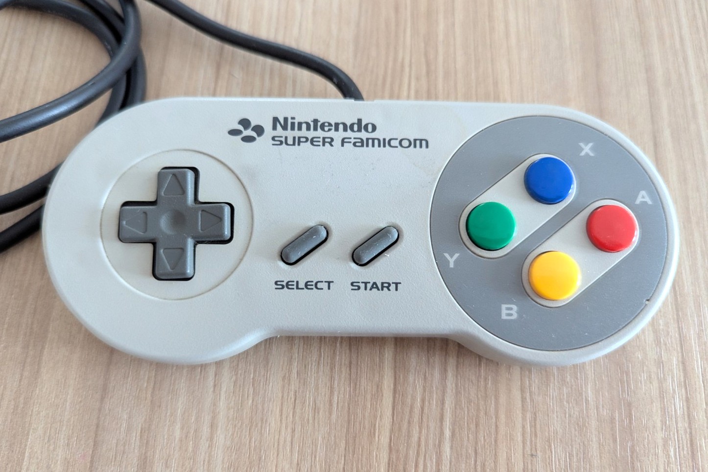 スーパーファミコンの純正コントローラー